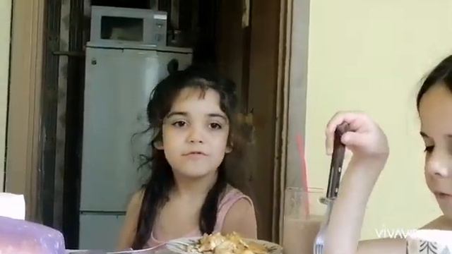 не хавай кошачий корм, зачем я снимаю детей когда они кушают, веселое видео, жаренная картошечка. смотреть онлайн