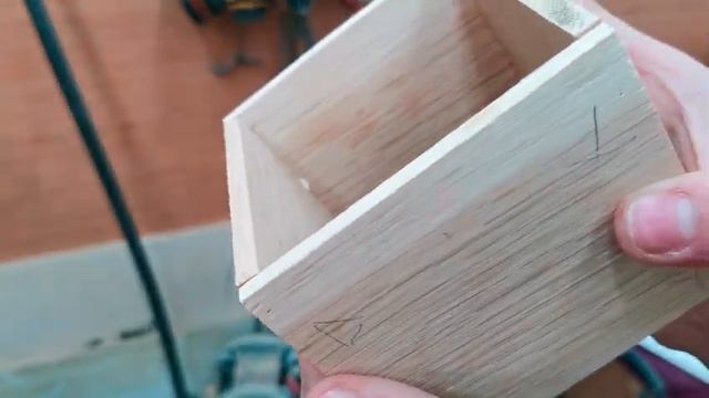 Изготовление подставки для карандашей из массива дуба. деревянная подставка для карандашей. смотреть онлайн