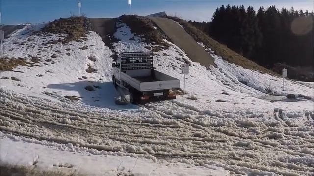 VW Crafter 4x4 5,5T Steigung 40% смотреть онлайн