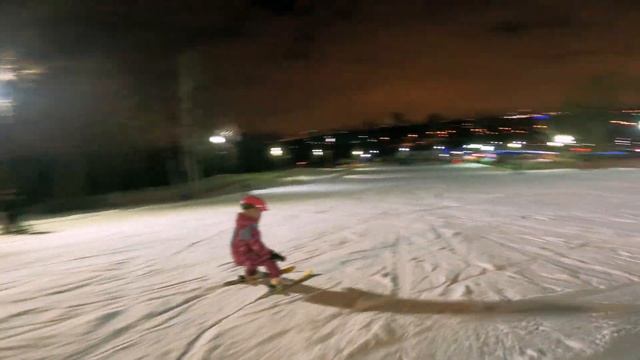 Катание на Горных Лыжах в Крылатском на Горнолыжном комплексе Лата Трек (м Крылатское) г Москва смотреть онлайн