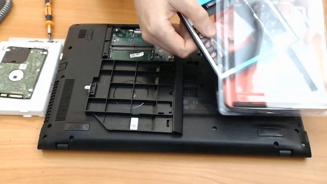Установка дополнительного HDD диска и SSD в ноутбук через переходник Caddy смотреть онлайн