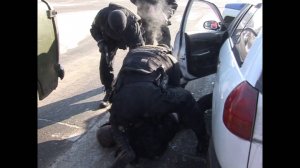 Задержание подозреваемых в убийстве. Работает ОМОН