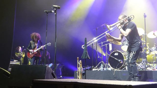 Trombone Shorty - 2 Feat. Lenny Kravitz (Salle Pleyel - Paris - November 20th 2016) смотреть онлайн