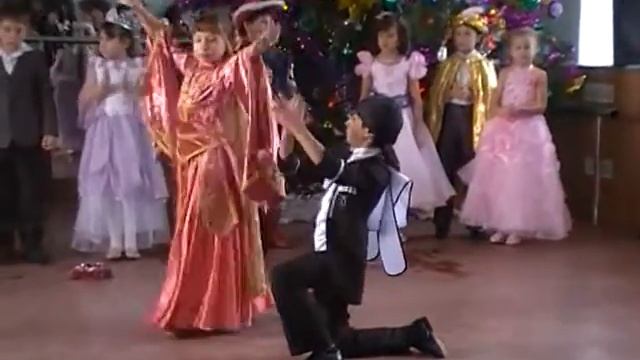 Национальный танец.Мира и Аршавир.3 класс.27.12.2012г. смотреть онлайн