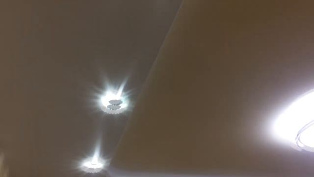 Двухуровневые натяжные потолки со сложным скрытым карнизом на кухне смотреть онлайн