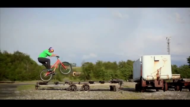 Очень крутые трюки на велосипеде.mp4 смотреть онлайн