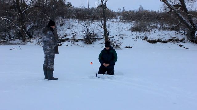 Рыбалка на жерлицы, первый раз в месте смотреть онлайн
