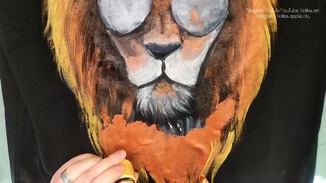 ? TUTORIAL ? Рисунок льва акриловыми красками на футболке ? Drawing of a lion with on a T-shirt смотреть онлайн