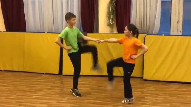 Акробатический рок-н-ролл в школе №2009 (Южное Бутово) смотреть онлайн