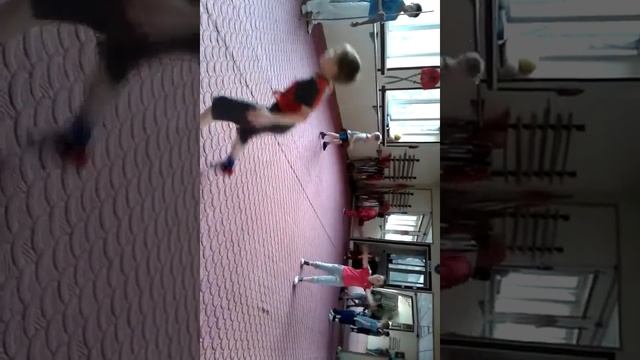 Прыжковая тренировка у продвинутой группы смотреть онлайн