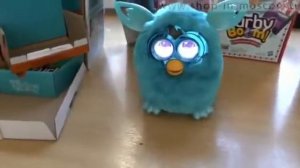 Игрушка Furby boom занятно разговаривает и умеет танцевать