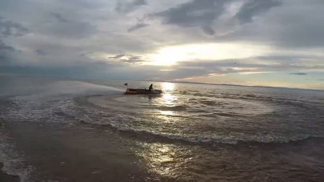 Энхалук ,Бурятия ,на катере по самому берегу Байкала смотреть онлайн