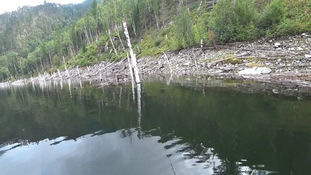 Рыбалка у "БЕЛОЙ СКАЛЫ" Саяно-Шушенское водохранилище смотреть онлайн