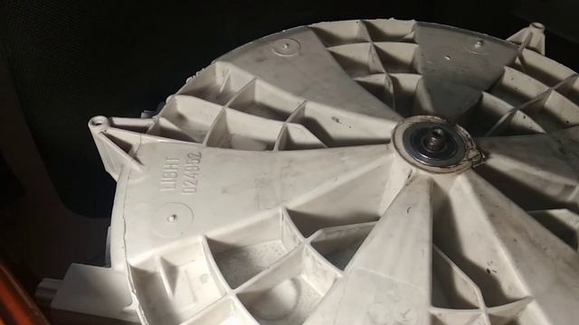 Спецремонт стиральной машины с не разборным бачком #indesit#подшипники#замена# смотреть онлайн