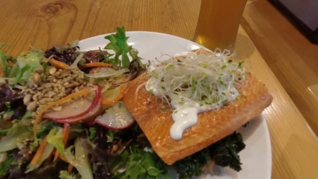 Bears, Waterfalls + Whistler | Exploring Beautiful British Columbia смотреть онлайн