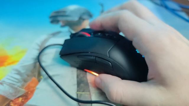 Демонстрация внешнего облика оптической мыши A4Tech Bloody ES9