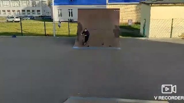Первый раз в скейт парке смотреть онлайн