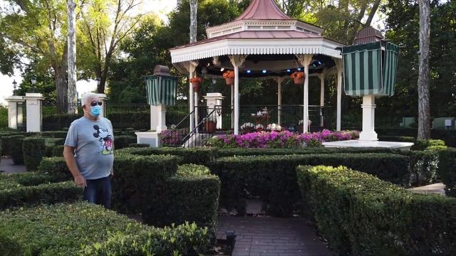 Epcot United Kingdom Pavilion Flower and Garden Festival 2021 4K POV Walk Through смотреть онлайн