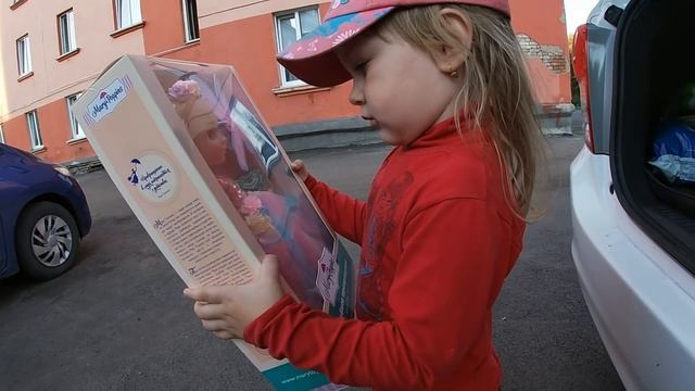 ДЕВОЧКА БЕЗУМНО СЧАСТЛИВА ? // НЕ ВЫПУСКАЕТ ИЗ РУК ЭТОТ ПОДАРОК смотреть онлайн