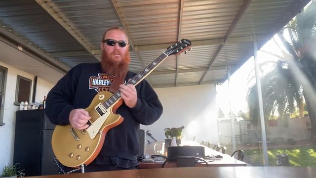 Got a new fiddle! Epiphone Les Paul Classic. Jamming to a Stevie Ray Vaughan backing track. смотреть онлайн