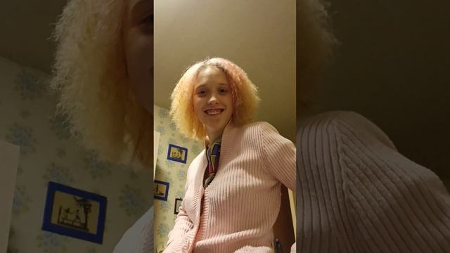 Лиза читает стихи, часть 2, Ветер веет с юга, С.А.Есенин смотреть онлайн