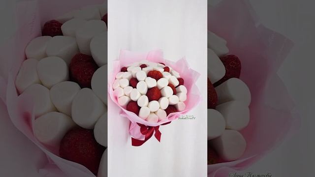 ЧТО ДУМАЕТЕ? Красота или безумие? #клубника #marshmallow #вкусноипросто смотреть онлайн