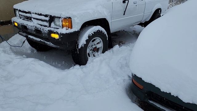 1988 Toyota Pickup Redline MT-90 transmission oil change and review plus snow drive 22RE 4x4 manual смотреть онлайн