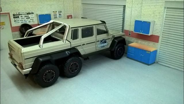 Mercedes Benz G63 AMG 6x6 - Jada Toys (movie car - Jurassic World) - 1/24 смотреть онлайн