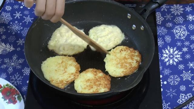 Это вкуснее, чем селедка под шубой! Картофельные драники, с соусом и селедкой. смотреть онлайн