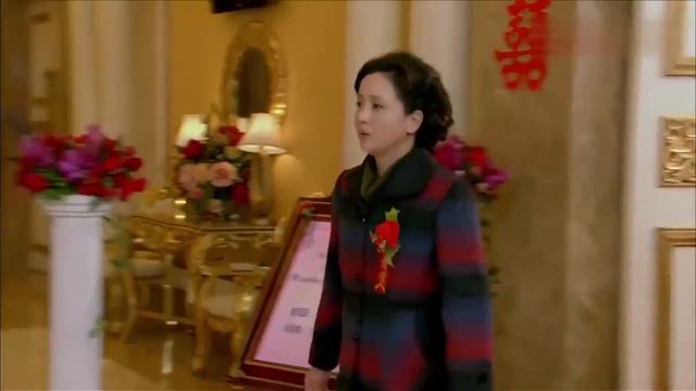 穷丫头见富二代家长，被七大姑八大姨刁难，丫头一招全征服 смотреть онлайн