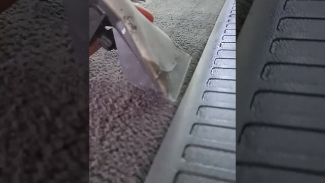 Выполняем химчистку обшивки крышки багажника. смотреть онлайн