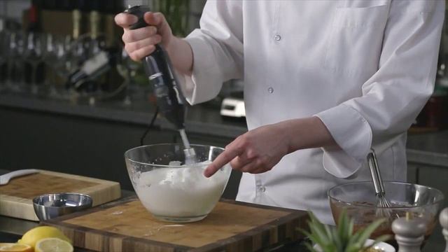 Рецепт шоколадного торта капрезе в мультишефе BORK U800 от Мауро Панебьянко смотреть онлайн