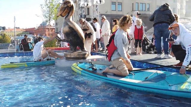 День города Москвы 2022 проходит шумно и весело Театральный проезд 10.09.2022 прогулки по Москве смотреть онлайн