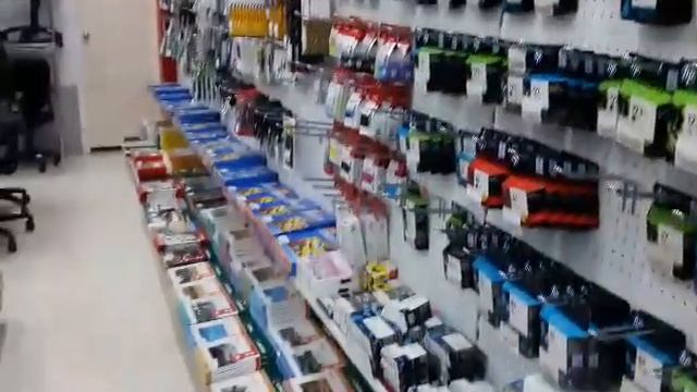 Добро пожаловать к нашим партнерам в Адлере. Т.Ц. Плаза-- Компьютерный Мир смотреть онлайн