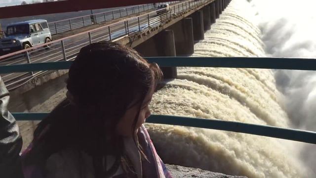 Сброс воды на Сергеевском водохранилище