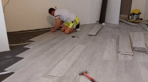 Укладка замкового кварцвинила по диагонали.