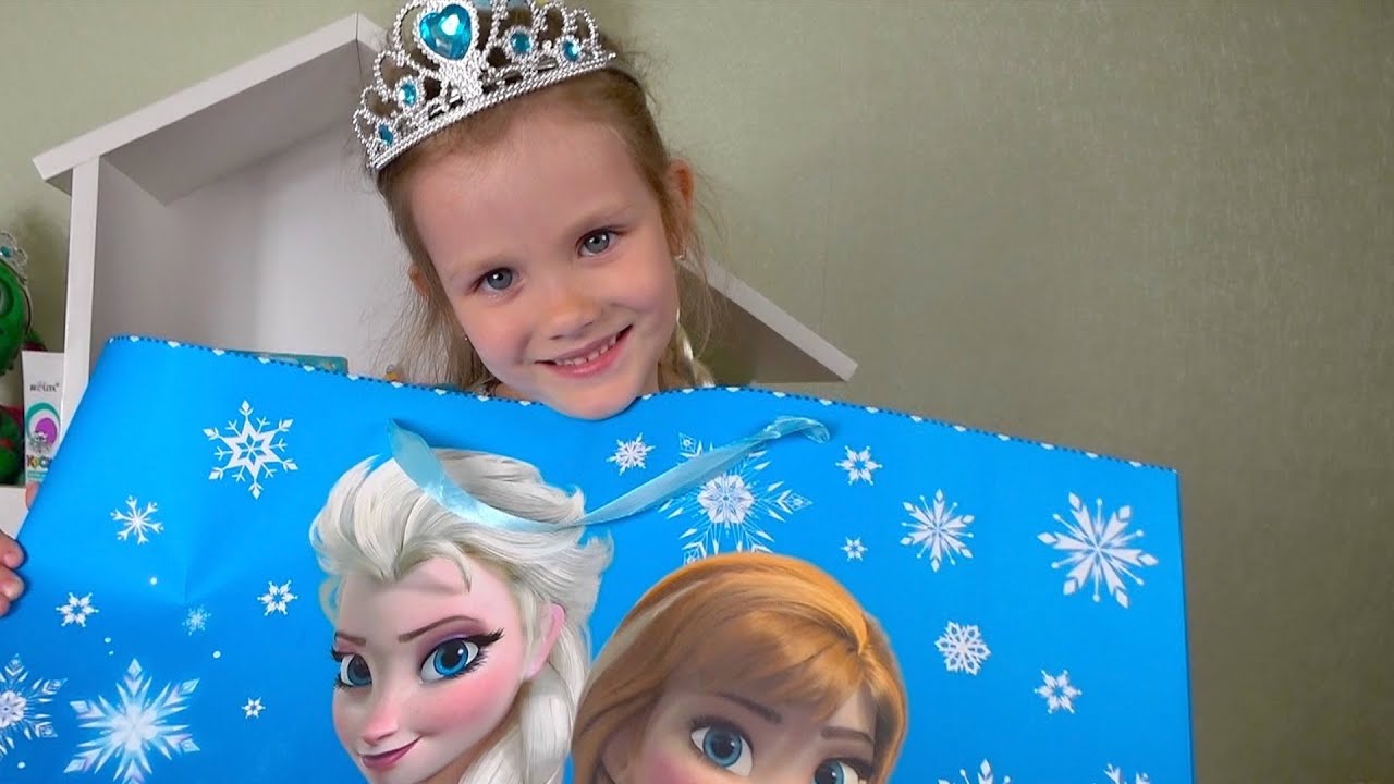 Я Эльза / Холодное Сердце , Эльза примеряет платье / Милана как Эльза смотреть онлайн