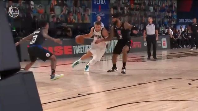 Marcus Morris Sr. is removed while punching Luka Doncic in the face смотреть онлайн