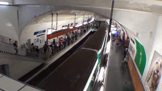 RATP Palais-Royal/Musée du Louvre Station in Paris смотреть онлайн