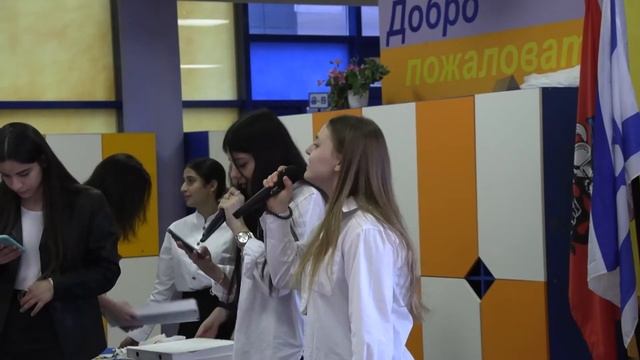 Поздравляем наших дорогих учениц и учителей, с 8 марта!