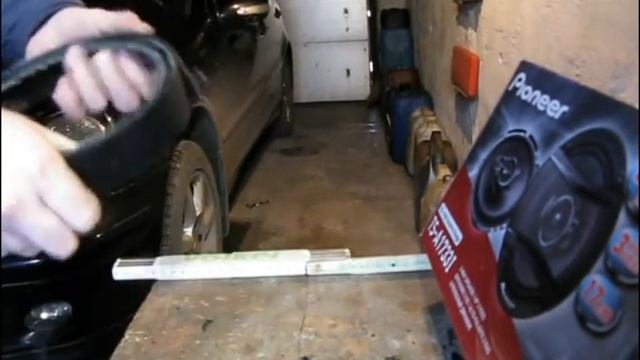Замена передних штатных динамиков на мерседесеW203 на другие.Replacing the front speakers in a Merc смотреть онлайн