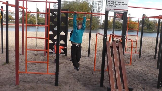 Юный рекордсмен Андрей 9 лет (Подтягивание на перекладине 333 раза) смотреть онлайн