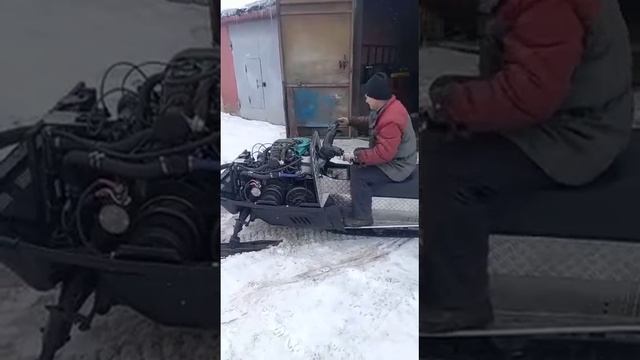 Пробный выезд на самодельном снегоходе "Рысь" смотреть онлайн