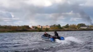 Лодки REEF 390 Тритон на воде под мотором - Обзор