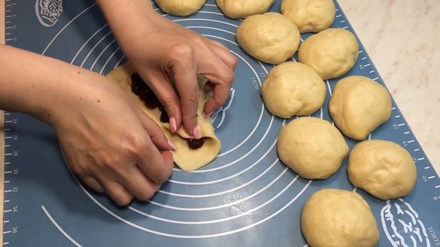Булочки с Вишней в духовке Сдобные Домашние Булочки из Дрожжевого Теста Булочки Косички с Вишней смотреть онлайн