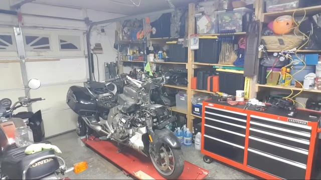 разбираю мотоцикл BMW K1600 GTL