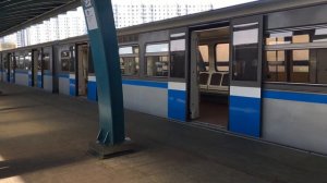 Поезд Русич на Бутовской линии легкого метро.