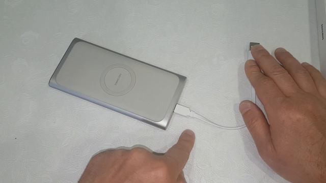 Пауэрбанк от SAMSUNG WIRELESS BATTERY PACK 10 000 mAh. Честный отзыв спустя 2 недели. ОБЗОР. смотреть онлайн