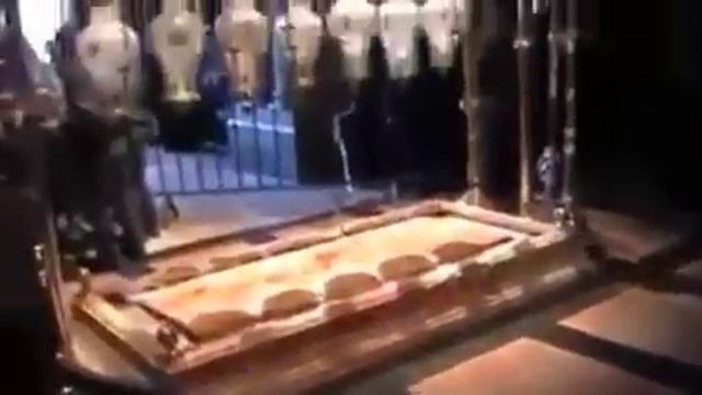 Перекрыли Гроб Господень, на плите выступила кровь смотреть онлайн