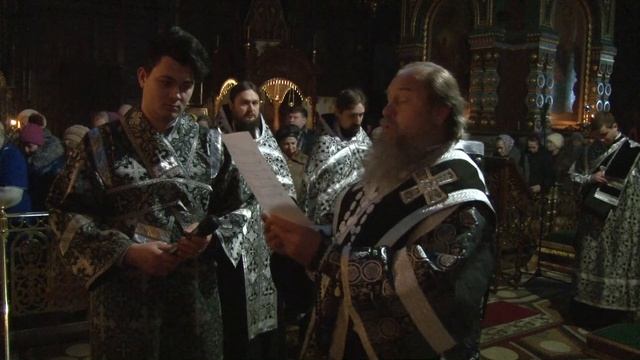 Владыка Максим исполнил стихиру "Днесь висит на древе" смотреть онлайн